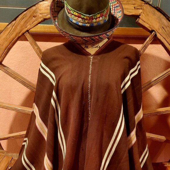 Antique Poncho Handwoven Exquisite Andean _Wanderer’s Treasure, Bohemian Outdoor - Picture 1 of 7